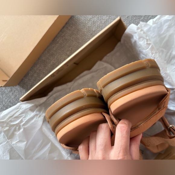 UGG Ashton Toast Platform Sandals - Size 9 - Brand New in Box - Picture 15 of 16